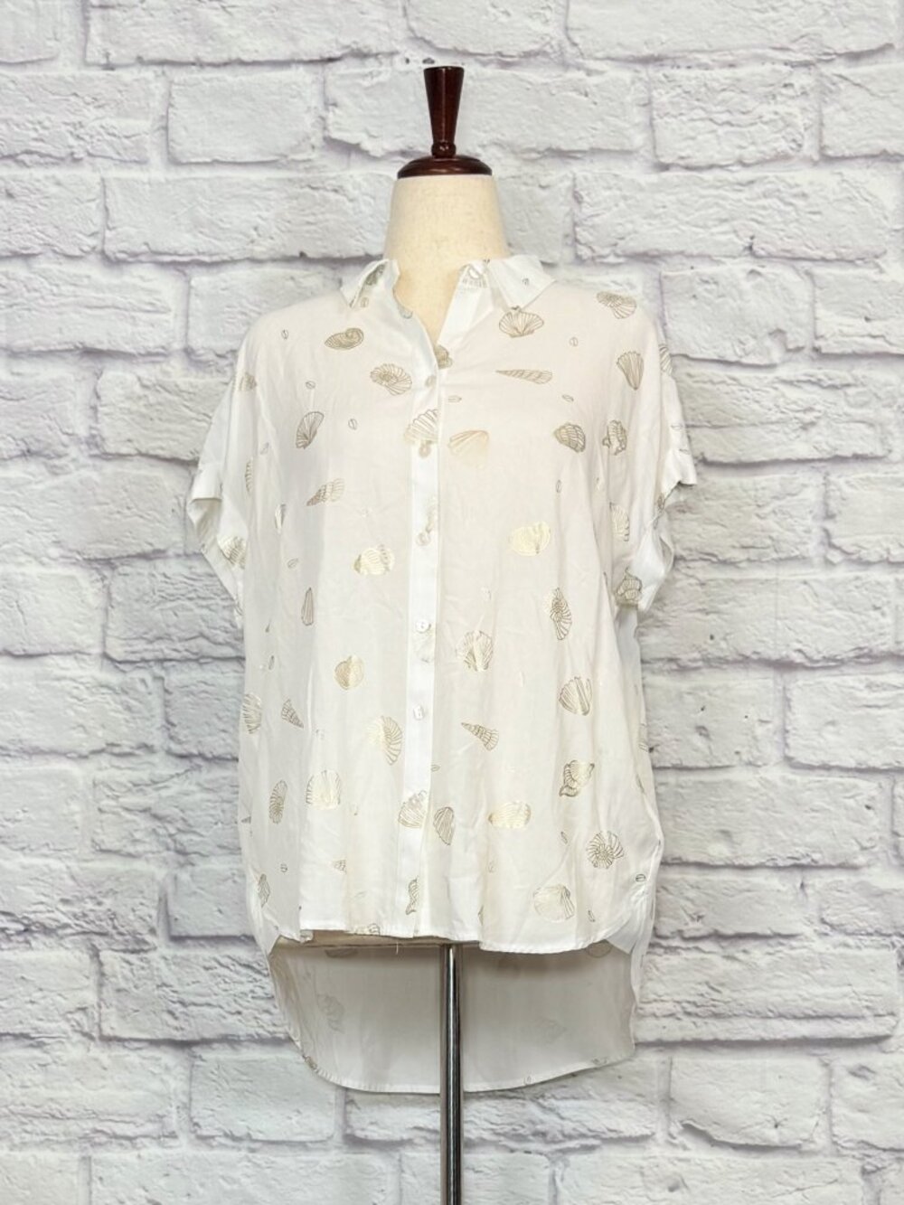 Jane + Delancey White Shell Print Button-Down Shirt